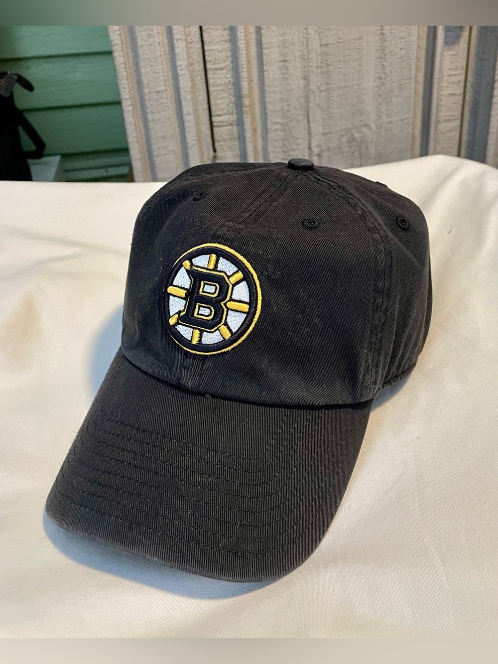 Boston Bruins Embroidered Logo Hat/Cap - Black NHL - Lrg Fitted - ‘47 Twins Tag
